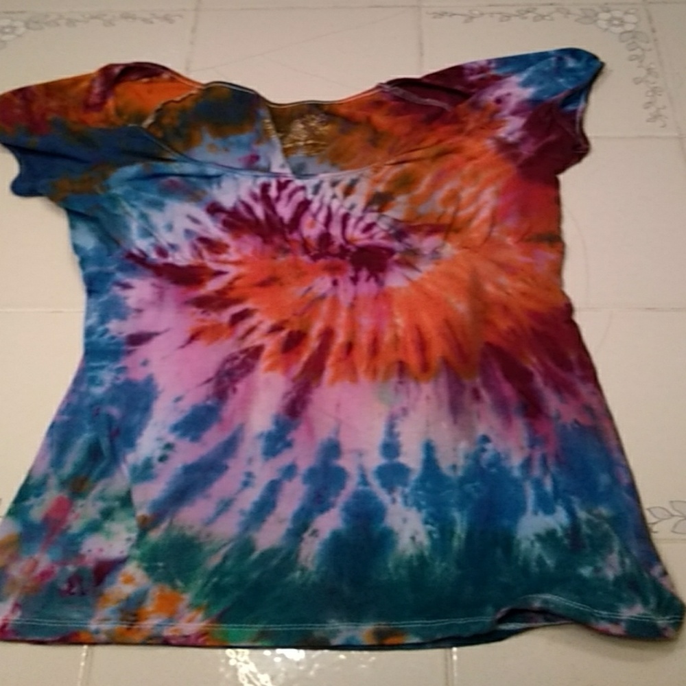 Tye Dye size large top.          53